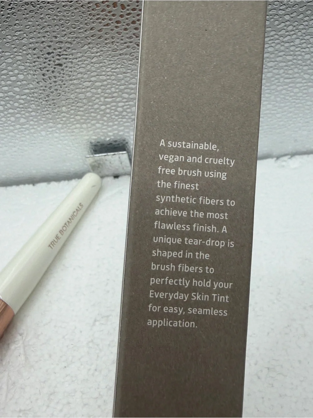 True Botanicals Flawless Brush – White Handle with Rose Gold Ferrule